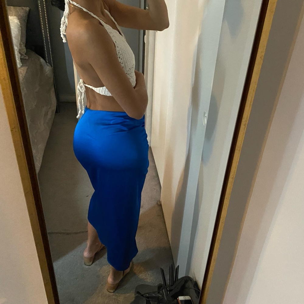 ⭕️ SOLD ⭕️ NEW Zara Electric Blue High Side Slit Satin Skirt - Picture 3 of 10